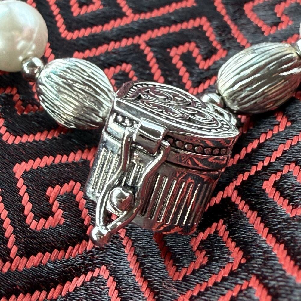 Valerie Parr Hill Faux Pearl Silver Tone Bead Prayer Box Charm Stretch Bracelet - Picture 4 of 9